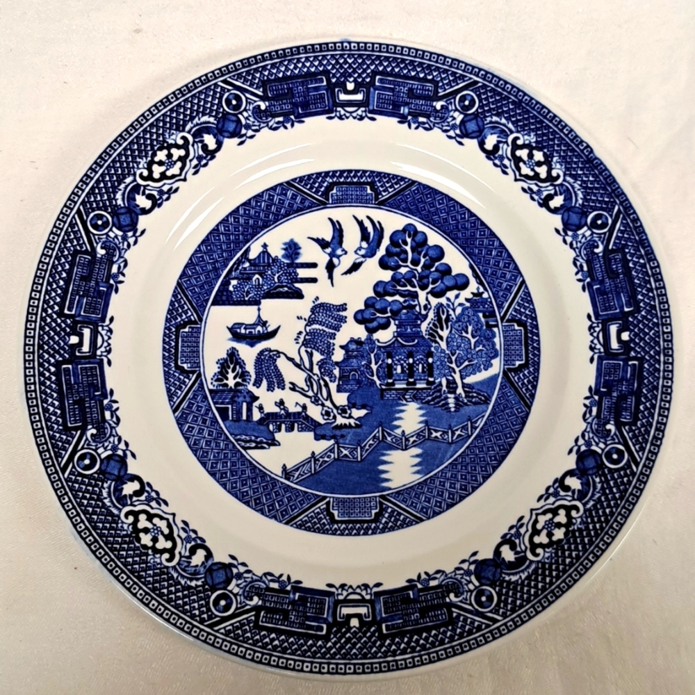 Blue Willow 10" Dinner plate England
